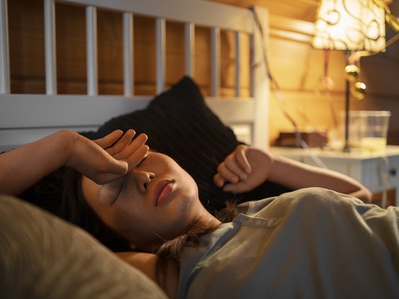 5 sinais de que sua mente está acelerada demais antes de dormir